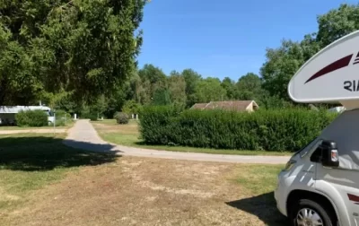 Camping-car-Park-8211-Marcilly-le-Hayer_1418719
