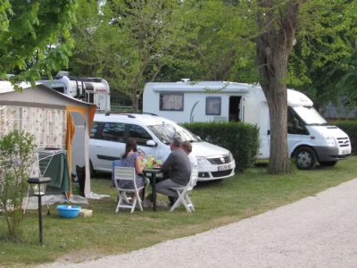 Caravane-du-Camping-de-la-Poterie-8211-Mosnes_3306046
