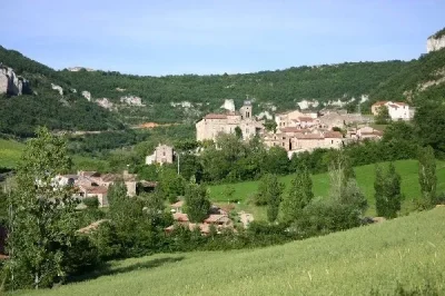 Causses-et-Vallees-Vacances-8211-Les-Chalets-de-St-Geniez-de-Bertrand-groupes-8211-Saint-Georges-de-Luzencon_2252609