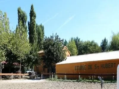 Centre-equestre-les-Ecuries-du-domaine-de-St-Hubert_723208