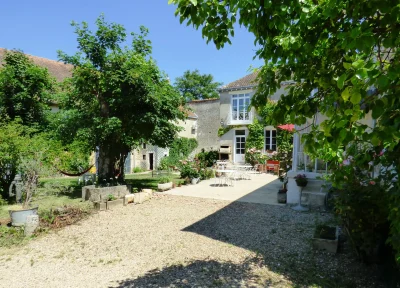 Chambre-d039hotes-Le-Relais-des-Roses-8211-Vatan_3541002