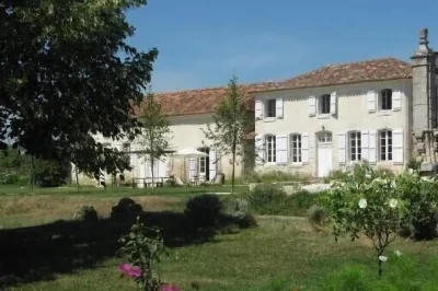Chateau-Clauzuroux-8211-Gite-de-l039Orangerie-8211-Champagne-et-Fontaine_3382691