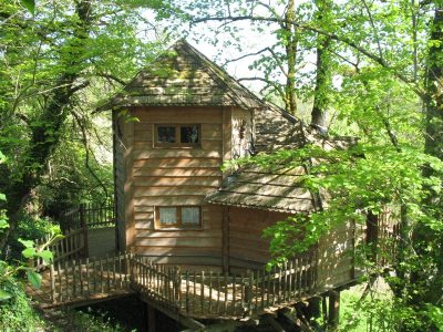 Chateau-Gauthie-Cabane-Gite-dans-les-arbres-au-bord-du-lac_125259