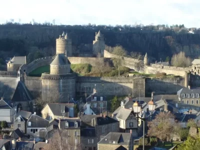 Chateau-de-Fougeres_563573