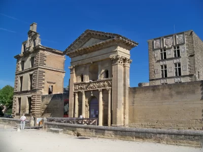 Chateau-de-La-Tour-d039Aigues_347344