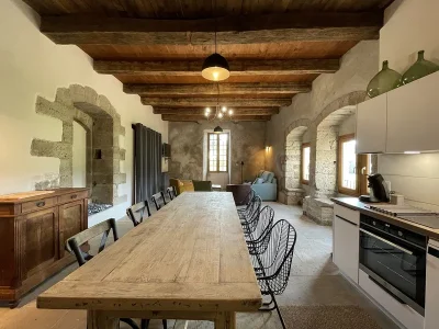Chateau-de-Latour-8211-Meuble-Riviere-8211-Marnhagues-et-Latour_2247210