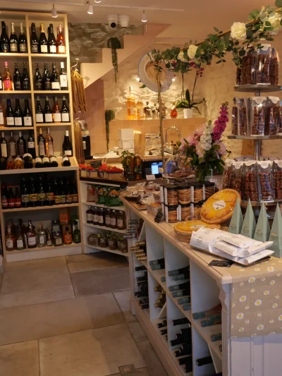 Chez-Karen-8211-L039Epicurieuse-8211-Cave-a-vin-8211-Saint-Remy-de-Provence_2927360