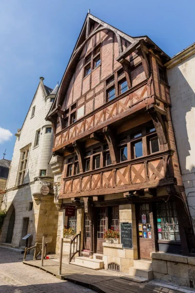 Chinon-8211-Chinon_3697685-1