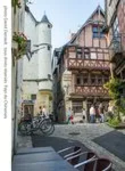 Chinon-8211-entre-ville-medievale-et-foret-domaniale-8211-Chinon_3697693