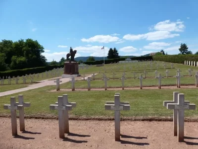 Cimetiere-militaire-1939-1945_620804