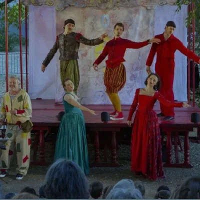 Comedie-musicale-La-roulotte-d039Arlequin-par-Doulce-Memoire-8211-11-07-2025-8211-Azay-le-Rideau_2541871