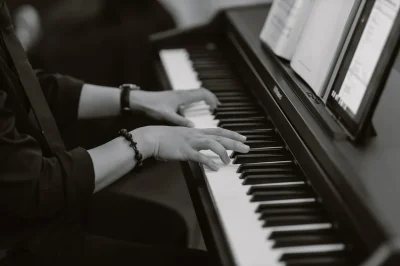 Concert-piano-voix-Chapelle-des-Roses-8211-21-09-2025-8211-Serruelles_2946561