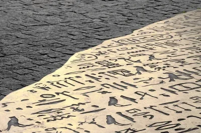 Conferences-Le-dechiffrement-des-hieroglyphes-mythe-et-realite-8211-25-09-2025-8211-Figeac_2567841