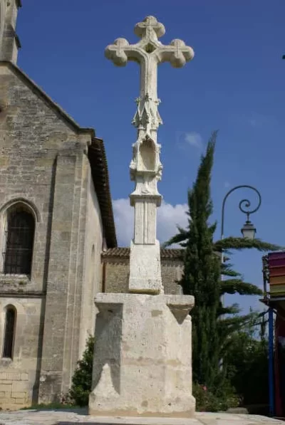 Croix-du-cimetiere-de-Sadirac_498449