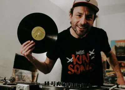 DJ-Mazykin-fait-le-tour-des-mediatheques-Figeac-8211-04-10-2025-8211-Figeac_3014984
