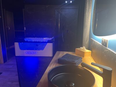 DOUX-BLEU-JEUX-8211-Suite-Casanova_117964
