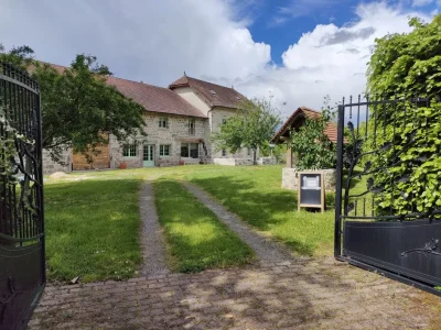 Domaine-du-Meigneau-8211-Chambre-Rose-8211-Banize_3215003
