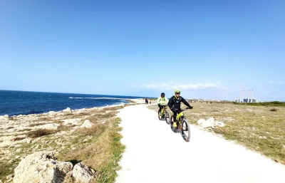 Du-centre-ville-de-Martigues-au-port-de-Carro-a-velo-8211-Martigues_3524623