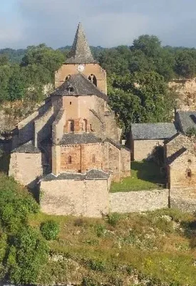 Eglise-romane-Sainte-Fauste-8211-Bozouls_2222425