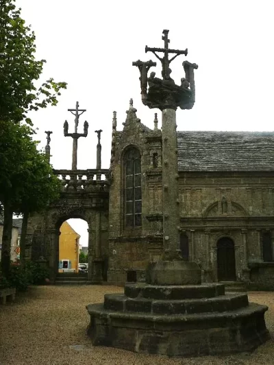 Enclos-Paroissial-de-Lampaul-Guimiliau_565560