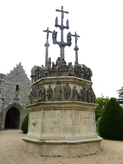 Enclos-paroissial-de-Plougonven_566144