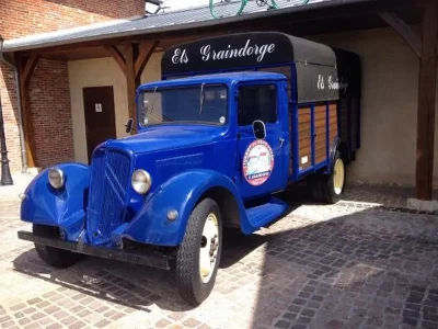Exposition-du-quotCitroen-U23quot-au-Village-Fromager-8211-Livarot-8211-16-08-2025-8211-Livarot-Pays-d039Auge_2987625