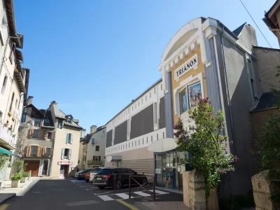 FACADE-ART-DECO-DU-CINEMA-ET-METRE-ETALON_569239