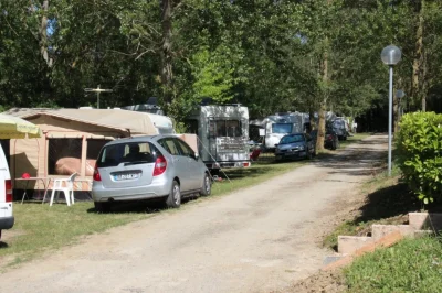 FLOWER-CAMPING-DU-LAC-DE-LA-THESAUQUE-8211-Montgeard_2796503