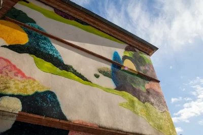 FRESQUE-MURALE-JE-RESTE-LA-A-SEGOUFIELLE_567657