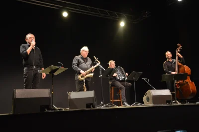 Festival-de-Gramat-Poetes-vos-papiers-–-Ya-de-la-joie-8211-08-08-2025-8211-Le-Bastit_2611695