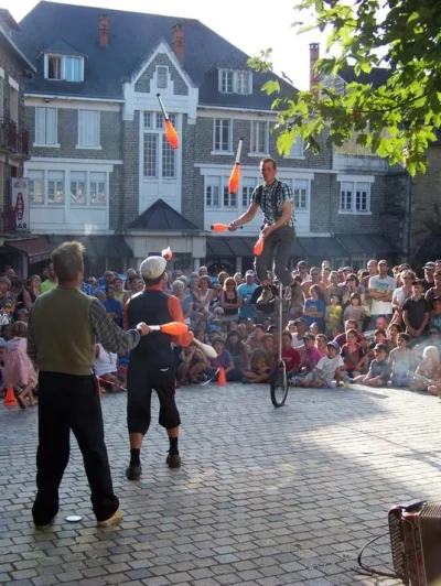 Festival-des-arts-de-rue-d039Uzerche-8211-16-08-2025-8211-Uzerche_2128955