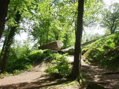 Foret-d039Huelgoat-et-son-Chaos-granitique_622985