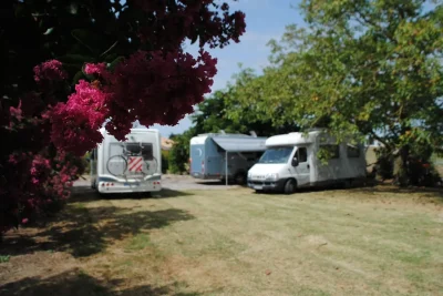 France-Passion-aire-de-camping-car-a-la-ferme-du-foie-gras-8211-Mugron_2803950