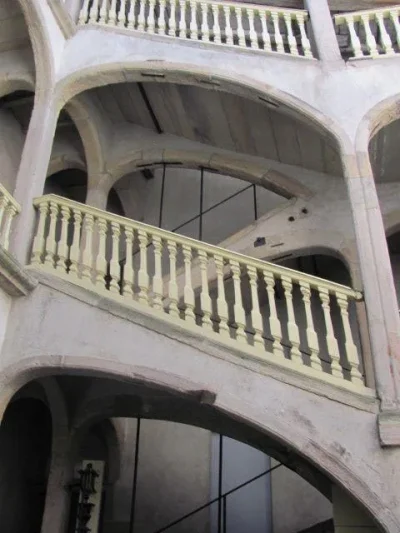 Galerie-et-escalier-rampe-sur-rampe-du-XVIIIe-siecle-8211-Mirecourt_3877776