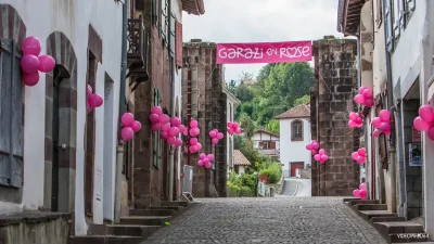 Garazi-en-rose-8211-05-10-2025-8211-Saint-Jean-Pied-de-Port_3078810