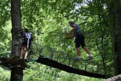 Grimpe-et-Cimes-8211-Parcours-acrobatique-8211-Salles-Curan_3523765