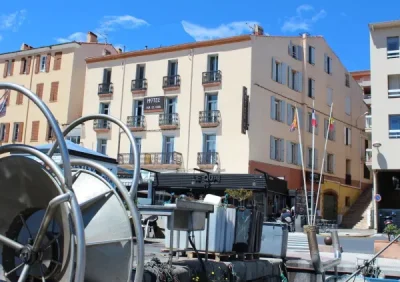 HOTEL-SUR-LE-QUAI-8211-Port-Vendres_2471920