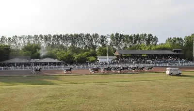Hippodrome-du-Pesquie-Bas-8211-Societe-des-courses-de-Villereal_1063508