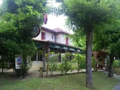 Hotel-8211-Restaurant-Chez-Lambert-8211-Saint-Georges-de-Montclard_3221308