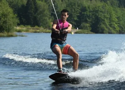 INITIATION-ET-PRATIQUE-DU-WAKEBOARD-ET-DU-WAKESKATE-8211-Canet-de-Salars_2227180-1