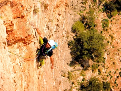 INITIEZ-VOUS-A-L039ESCALADE-DANS-LE-CANYON-DU-JONCAS-8211-Montpeyroux_2689583