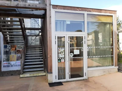 Ici-nos-savoir-faire-8211-visite-du-collectif-de-metiers-d039art-La-Manivelle-o-vents-8211-27-10-2025-8211-Targon_3165267