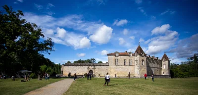 Iconiques-a-velo-le-chateau-de-Cazeneuve-8211-Bazas_3669320