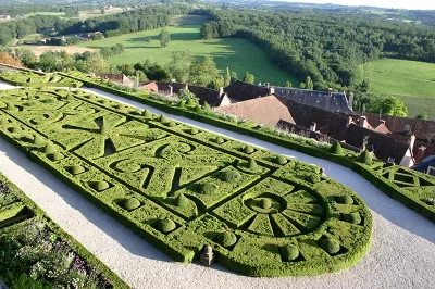 Jardins-du-Chateau-de-Hautefort_551246