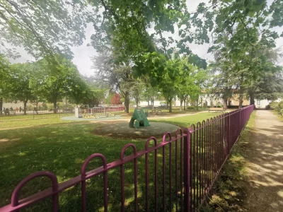 Jeux-pour-enfants-jardin-public_1134640