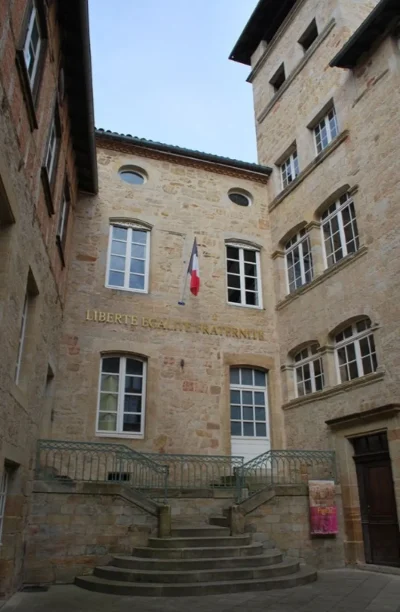 Journees-du-patrimoine-a-Figeac-hotel-de-ville-et-archives-municipale-8211-Figeac_3755477