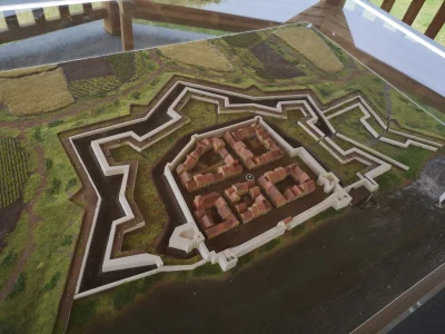 Kiosque-et-maquette-historique-de-la-place-forte-de-Garonne-8211-Monheurt_2365554