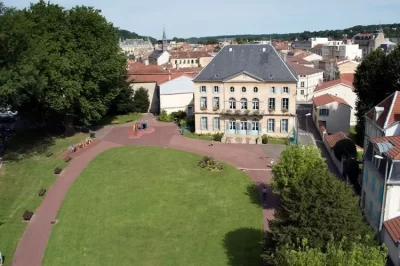 L039HOTEL-DE-VILLE-ET-SON-PARC_305222