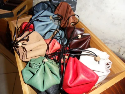 L039atelier-de-maroquinerie-de-Clarisse-8211-Arraute-Charritte_3897369
