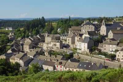 LA-VIERGE-DU-ROCHER-8211-SERVERETTE_569179